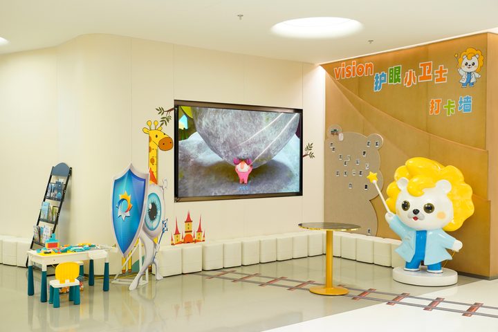 然而,需要明确的是,近视矫正手术并非适用于所有人,其安全性建立在严格的术前评估基